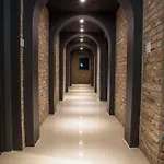 Two Be In Tourist Hotel