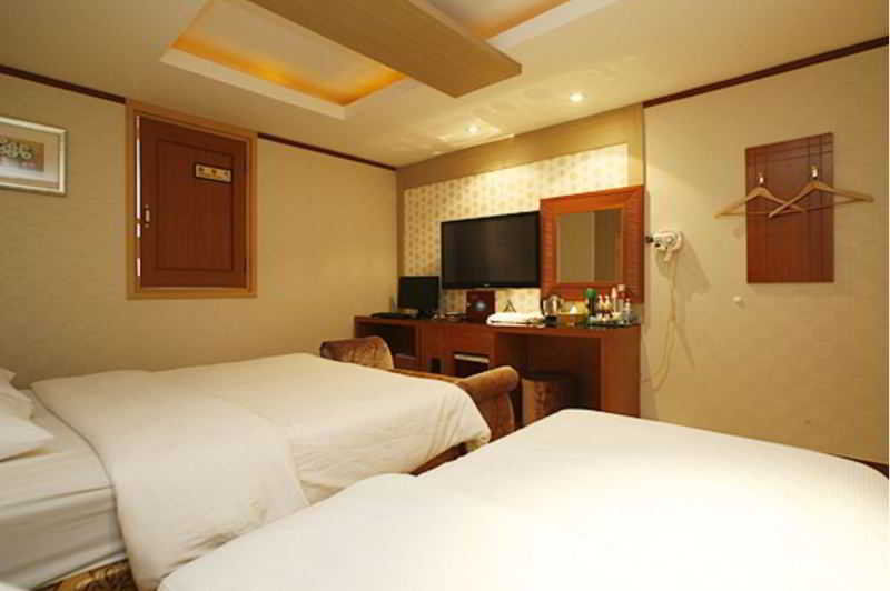 Two Be In Tourist Hotel 3*